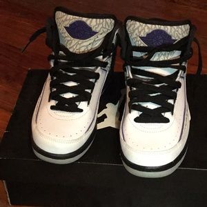 SIZE: US 4.5 (GRADESCHOOL/KIDS) AIR JORDAN 2 RETRO